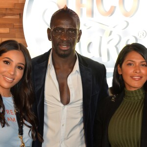 Exclusif - Mamadou Sakho, sa femme Majda et Ayem Nour lors de l'ouverture d'un TacoShake sur les Champs-Elysées à Paris, France, le 10 juin 2019. © Veeren/Bestimage