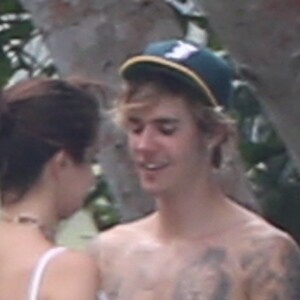 Exclusif -Justin Bieber et Selena Gomez passent de jolies moments en famille à Montego Bay en Jamaïque. Le couple a profité d'une belle journée ensoleillée pour aller faire une balade en voilier et s'est ensuite relaxé au bord d'une piscine. Le 20 février 2018