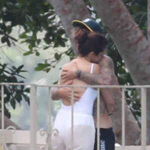 Exclusif -Justin Bieber et Selena Gomez passent de jolies moments en famille à Montego Bay en Jamaïque. Le couple a profité d'une belle journée ensoleillée pour aller faire une balade en voilier et s'est ensuite relaxé au bord d'une piscine. Le 20 février 2018