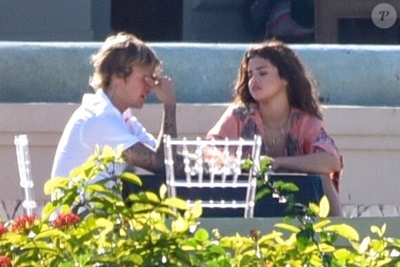 Exclusif -Justin Bieber et Selena Gomez passent de jolies moments en famille à Montego Bay en Jamaïque. Le couple a profité d'une belle journée ensoleillée pour aller faire une balade en voilier et s'est ensuite relaxé au bord d'une piscine. Le 20 février 2018