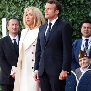 José Pietroboni, chef du protocole, Brigitte Macron, le président Emmanuel Macron lors de la cérémonie franco - américaine au cimetière américain de Colleville sur Mer le 6 juin 2019 dans le cadre du 75ème anniversaire du débarquement. © Stéphane Lemouton / Bestimage