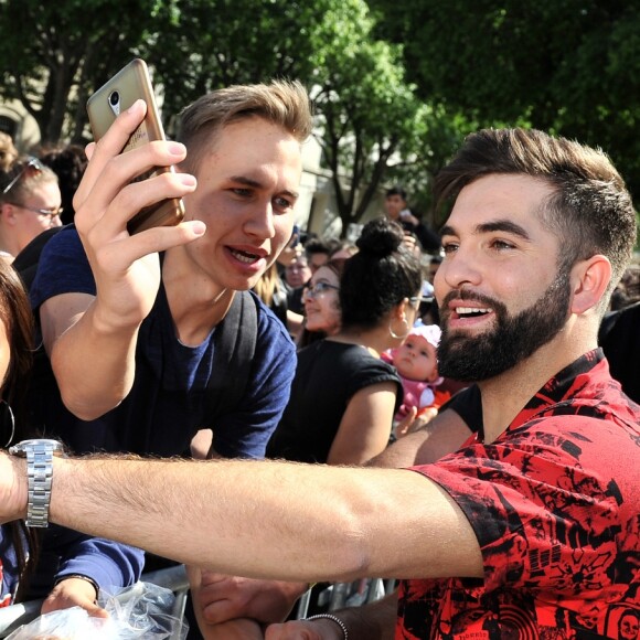 Exclusif - Kendji Girac lors de l'enregistrement de l'émission "La Chanson de l'Année 2019" aux Arènes de Nîmes, le 16 mai 2019. L'émission sera diffusée sur TF1 le samedi 15 juin. TF1 propose aux téléspectateurs une soirée exceptionnelle avec "La Chanson de l'Année" présentée par N.Aliagas et produite par DMLS TV. Les téléspectateurs pourront élire en direct "La Chanson de l'Année" parmi les 20 titres en compétition. Les votes débuteront dès 21 h et le prix sera annoncé en fin d'émission. Un prix d'honneur sera également remis au cours de la soirée à un artiste emblématique de la chanson française. " La Chanson de l'Année" sera diffusée depuis un lieu mythique, les Arènes de Nîmes. Un grand show musical en présence de tous les artistes qui ont marqué l'année. Ces stars de la chanson française et internationales interpréteront leurs titres et formeront des duos totalement inédits. © Guillaume Gaffiot/Bestimage