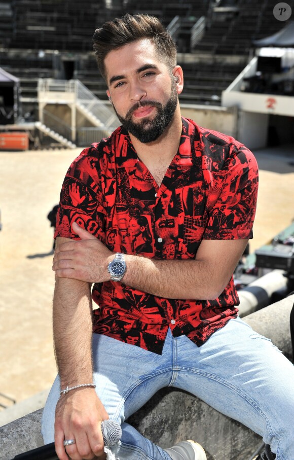 Exclusif - Kendji Girac lors de l'enregistrement de l'émission "La Chanson de l'Année 2019" aux Arènes de Nîmes, le 16 mai 2019. L'émission sera diffusée sur TF1 le samedi 15 juin. TF1 propose aux téléspectateurs une soirée exceptionnelle avec "La Chanson de l'Année" présentée par N.Aliagas et produite par DMLS TV. Les téléspectateurs pourront élire en direct "La Chanson de l'Année" parmi les 20 titres en compétition. Les votes débuteront dès 21 h et le prix sera annoncé en fin d'émission. Un prix d'honneur sera également remis au cours de la soirée à un artiste emblématique de la chanson française. " La Chanson de l'Année" sera diffusée depuis un lieu mythique, les Arènes de Nîmes. Un grand show musical en présence de tous les artistes qui ont marqué l'année. Ces stars de la chanson française et internationales interpréteront leurs titres et formeront des duos totalement inédits. © Guillaume Gaffiot/Bestimage