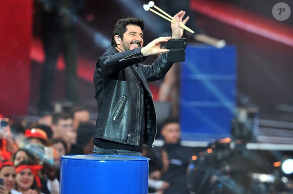 Exclusif - Patrick Fiori lors de l'enregistrement de l'émission "La Chanson de l'Année 2019" aux Arènes de Nîmes, le 16 mai 2019. L'émission sera diffusée sur TF1 le samedi 15 juin. TF1 propose aux téléspectateurs une soirée exceptionnelle avec "La Chanson de l'Année" présentée par N.Aliagas et produite par DMLS TV. Les téléspectateurs pourront élire en direct "La Chanson de l'Année" parmi les 20 titres en compétition. Les votes débuteront dès 21 h et le prix sera annoncé en fin d'émission. Un prix d'honneur sera également remis au cours de la soirée à un artiste emblématique de la chanson française. " La Chanson de l'Année" sera diffusée depuis un lieu mythique, les Arènes de Nîmes. Un grand show musical en présence de tous les artistes qui ont marqué l'année. Ces stars de la chanson française et internationales interpréteront leurs titres et formeront des duos totalement inédits. © Guillaume Gaffiot/Bestimage