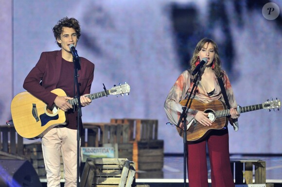 Exclusif - Philippine et Théo lors de l'enregistrement de l'émission "La Chanson de l'Année 2019" aux Arènes de Nîmes, le 16 mai 2019. L'émission sera diffusée sur TF1 le samedi 15 juin. TF1 propose aux téléspectateurs une soirée exceptionnelle avec "La Chanson de l'Année" présentée par N.Aliagas et produite par DMLS TV. Les téléspectateurs pourront élire en direct "La Chanson de l'Année" parmi les 20 titres en compétition. Les votes débuteront dès 21 h et le prix sera annoncé en fin d'émission. Un prix d'honneur sera également remis au cours de la soirée à un artiste emblématique de la chanson française. " La Chanson de l'Année" sera diffusée depuis un lieu mythique, les Arènes de Nîmes. Un grand show musical en présence de tous les artistes qui ont marqué l'année. Ces stars de la chanson française et internationales interpréteront leurs titres et formeront des duos totalement inédits. © Guillaume Gaffiot/Bestimage