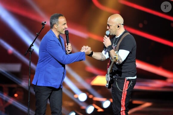 Exclusif - Nikos Aliagas et Pascal Obispo lors de l'enregistrement de l'émission "La Chanson de l'Année 2019" aux Arènes de Nîmes, le 16 mai 2019. L'émission sera diffusée sur TF1 le samedi 15 juin. TF1 propose aux téléspectateurs une soirée exceptionnelle avec "La Chanson de l'Année" présentée par N.Aliagas et produite par DMLS TV. Les téléspectateurs pourront élire en direct "La Chanson de l'Année" parmi les 20 titres en compétition. Les votes débuteront dès 21 h et le prix sera annoncé en fin d'émission. Un prix d'honneur sera également remis au cours de la soirée à un artiste emblématique de la chanson française. " La Chanson de l'Année" sera diffusée depuis un lieu mythique, les Arènes de Nîmes. Un grand show musical en présence de tous les artistes qui ont marqué l'année. Ces stars de la chanson française et internationales interpréteront leurs titres et formeront des duos totalement inédits. © Guillaume Gaffiot/Bestimage