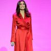 Jenifer divine en longue robe face à Shy'm en transparence