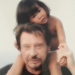 Jade Hallyday rend hommage à son papa sur Instagram le 15 juin 2019. Johnny Hallyday aurait eu 76 ans.