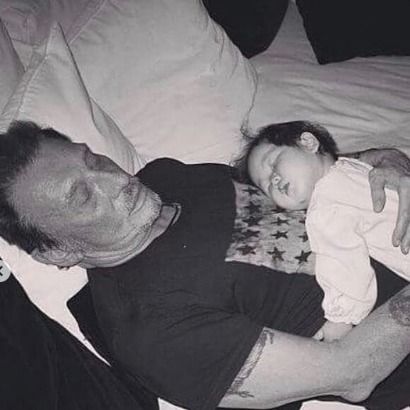 Jade Hallyday rend hommage à son papa sur Instagram le 15 juin 2019. Johnny Hallyday aurait eu 76 ans.