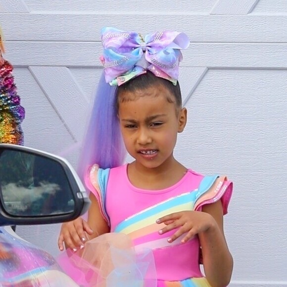 Exclusif - Kim Kardashian récupère sa fille North West chez la YouTubeuse Jojo Siwa à Los Angeles le 27 mars 2019.