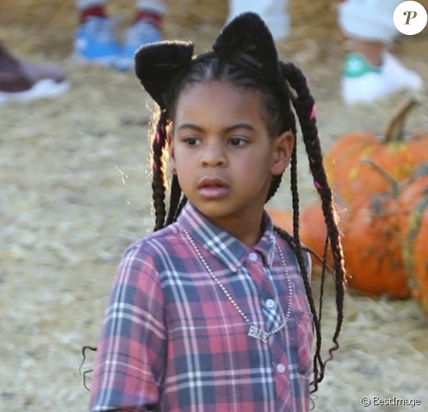 Exclusif - Blue Ivy ( fille de Beyonce et Jay-Z) fait du poney dans un centre équestre à Los Angeles le 19 octobre 2018.