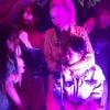 Laeticia, Jade et Joy Hallyday lors d'une soirée karaoké entre amis organisée à Castet-Arrouy (région Midi-Pyrénées) le 17 juin 2019. Le souvenir de Johnny Hallyday plâne.