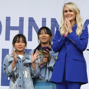 Laeticia Hallyday et ses filles Jade et Joy inaugurent une esplanade portant le nom de Johnny Hallyday située en face du Zénith de Toulouse, le 15 juin 2019, date hautement symbolique puisque le rockeur aurait eu 76 ans. © Dominique Jacovides/Bestimage