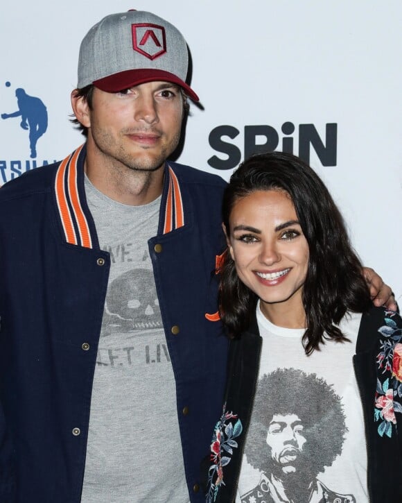 Ashton Kutcher et sa femme Mila Kunis - Les célébrités posent lors de la 6e édition du Ping Pong 4 Purpose organisé au Dodger Stadium, le 23 août 2018.