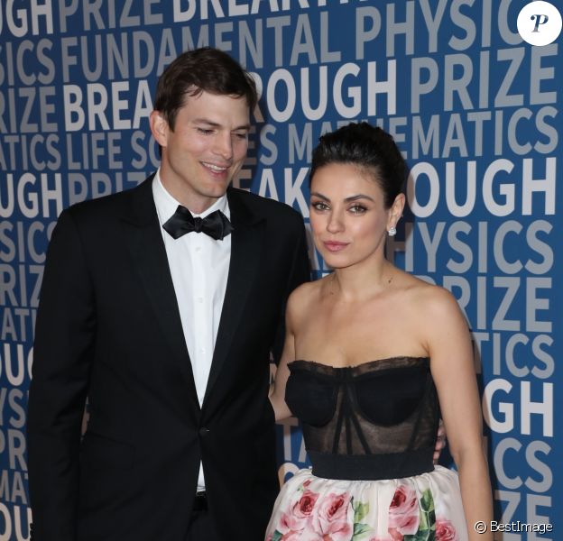 Ashton Kutcher et sa femme Mila Kunis à la 6e cérémonie Breakthrough Prize au NASA Ames Research Center à Mountain View, le 3 décembre 2017