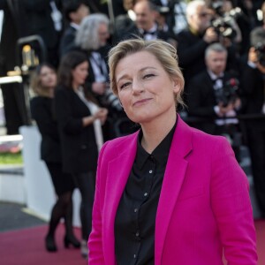 Anne-Elisabeth Lemoine lors de la montée des marches de la cérémonie de clôture du 72ème Festival International du Film de Cannes, le 25 mai 2019.