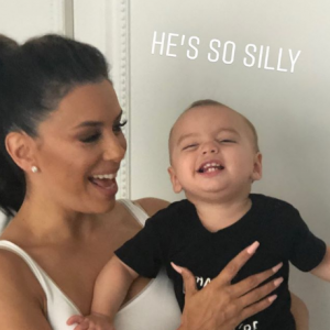 Eva Longoria a partagé des photos inédites d'elle enceinte et de son fils Santiago dans sa story Instagram, le 19 juin 2019, pour le 1er anniversaire de son bébé.