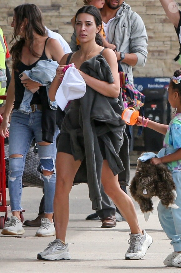 Kim Kardashian, North West - La famille Kardashian s'apprête à s'envoler du Costa Rica pour rejoindre le sol américain après y avoir passé des vacances. le 21 juin 2019.