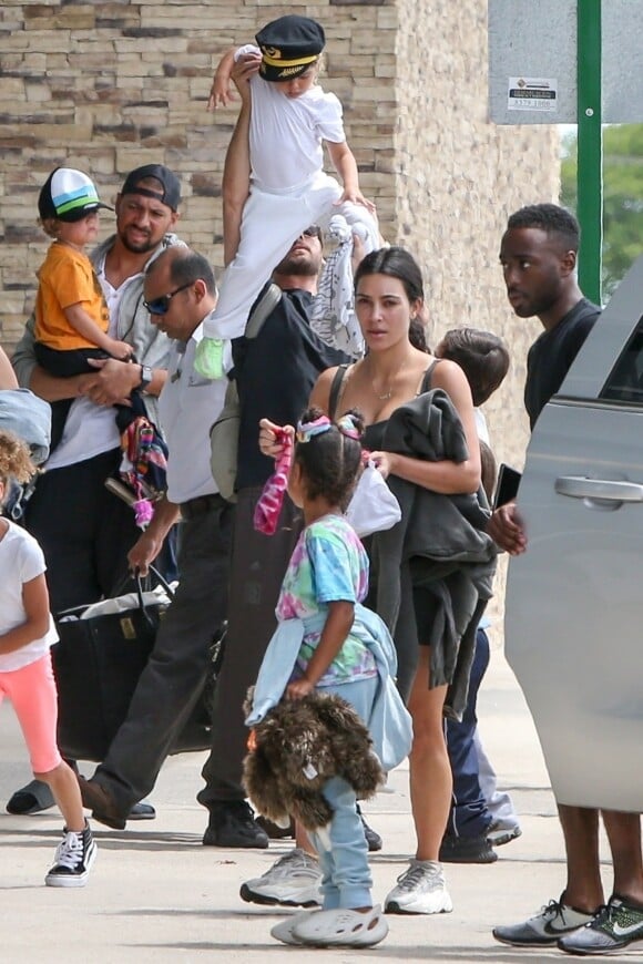 Kim Kardashian, North West, Reign Disick - La famille Kardashian s'apprête à s'envoler du Costa Rica pour rejoindre le sol américain après y avoir passé des vacances. Le 21 juin 2019.
