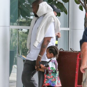 Kanye West, Saint West - La famille Kardashian s'apprête à s'envoler du Costa Rica pour rejoindre le sol américain après y avoir passé des vacances. le 21 juin 2019.