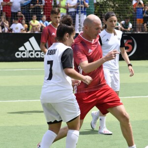 Zinédine Zidane et l'équipe vainqueur de la finale des filles lors de la grande finale de la Z5 Cup à Aix-en-Provence, France, 23 juin 2019. © Norbert Scanella/Panoramic/Bestimage