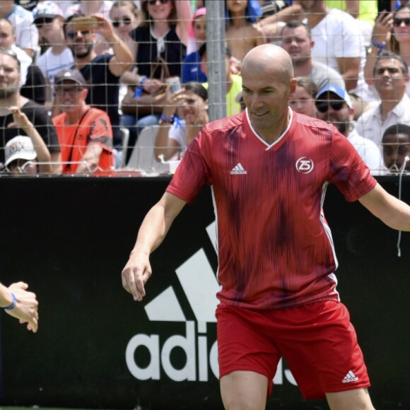 Zinédine Zidane et l'équipe vainqueur de la finale des filles lors de la grande finale de la Z5 Cup à Aix-en-Provence, France, 23 juin 2019. © Norbert Scanella/Panoramic/Bestimage