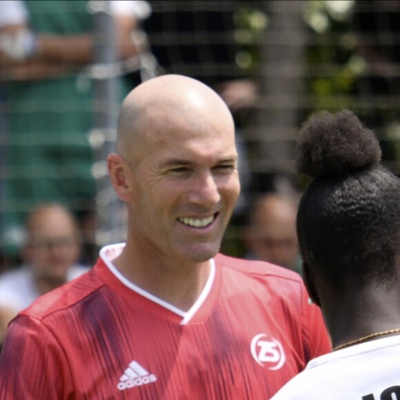 Zinédine Zidane et l'équipe vainqueur de la finale des filles lors de la grande finale de la Z5 Cup à Aix-en-Provence, France, 23 juin 2019. © Norbert Scanella/Panoramic/Bestimage