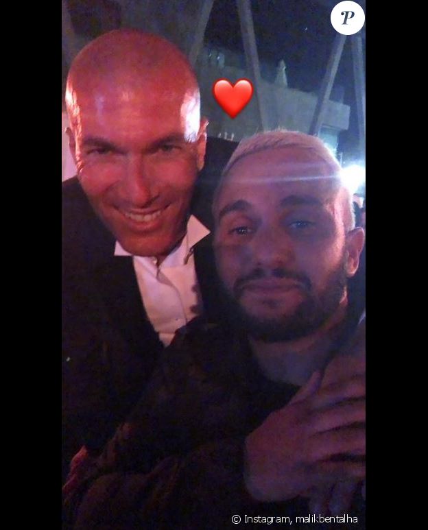Malik Bentalha pose avec Zinédine Zidane au Z5 d'Aix-en-Provence le 23 juin 2019.