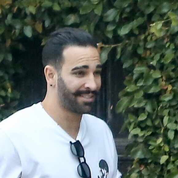 Exclusif - Pamela Anderson et son compagnon Adil Rami se baladent dans le quartier de Malibu à Los Angeles, le 6 juin 2019.