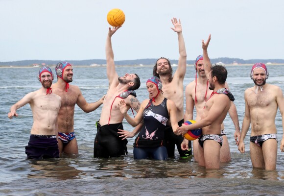 Exclusif - Le réalisateur Cédric Le Gallo et les acteurs du film "Les crevettes pailletées" ont joué un match de water polo pour l'ouverture de la course - La championne de natation L.Manaudou organise et lance la 1er édition de sa course, la "Swimrun" à Arcachon, France, le 23 juin 2019. © Patrick Bernard/Bestimage