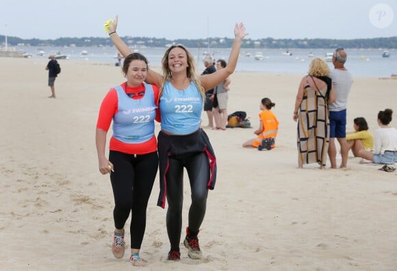 Exclusif - La candidate de Koh-Lanta Cindy (enceinte) - La championne de natation L.Manaudou organise et lance la 1er édition de sa course, la "Swimrun" à Arcachon, France, le 23 juin 2019. Maintenant organisatrice de course avec son amie C.Gauzet, ancienne candidate de l'émission Koh-Lanta. © Patrick Bernard/Bestimage