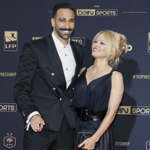 Adil Rami et Pamela Anderson au photocall de la 28ème cérémonie des trophées UNFP (Union nationale des footballeurs professionnels) au Pavillon d'Armenonville à Paris, France, le 19 mai 2019.