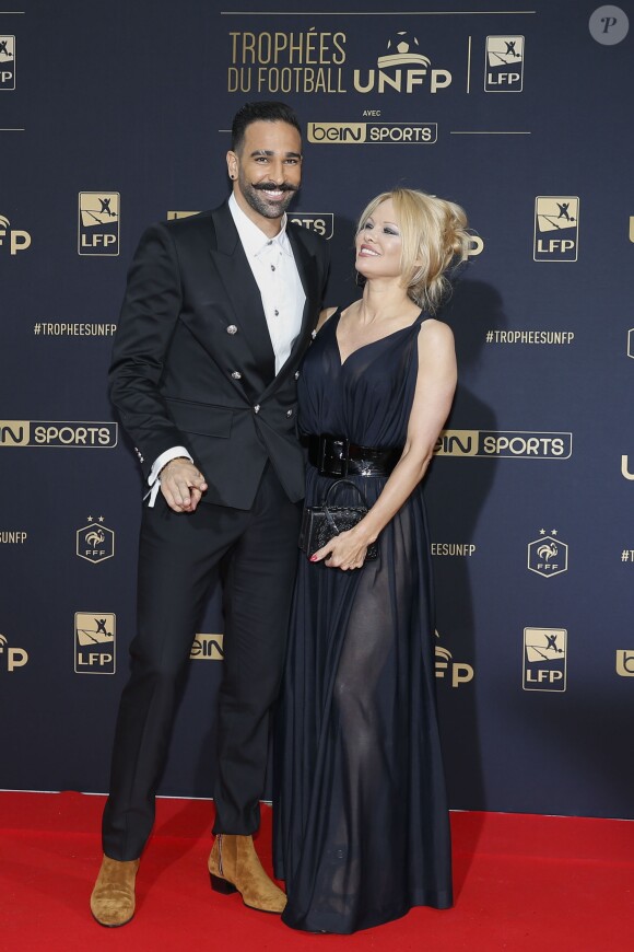 Adil Rami et Pamela Anderson au photocall de la 28ème cérémonie des trophées UNFP (Union nationale des footballeurs professionnels) au Pavillon d'Armenonville à Paris, France, le 19 mai 2019.