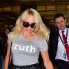 Pamela Anderson arrive à l'aéroport de Los Angeles (LAX) sur un vol en provenance de Paris. Los Angeles, le 26 juin 2019.