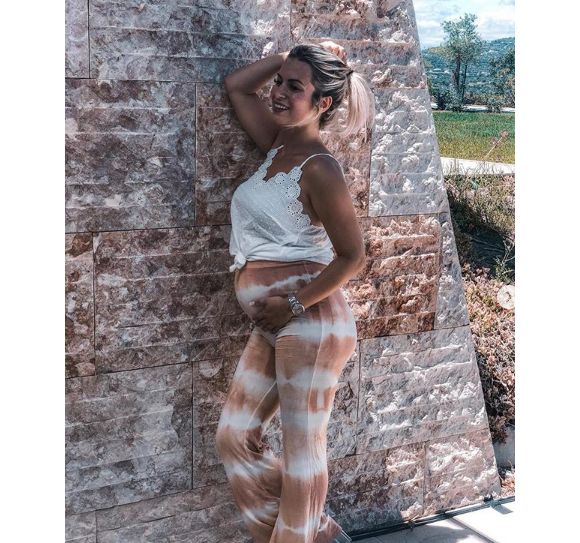 Carla Moreau des "Marseillais" enceinte et radieuse sur Instagram, le 26 juin 2019