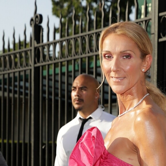 Céline Dion au défilé Miu Miu à l'hippodrome d'Auteuil à Paris, lors de la Paris Fashion Week, le 29 juin 2019. Paris