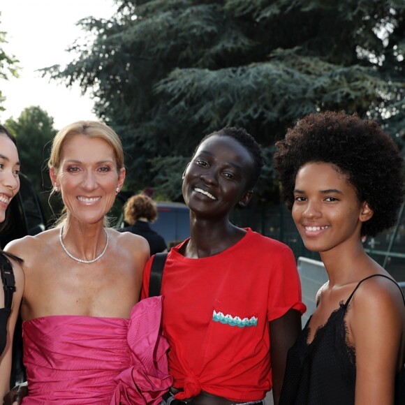 Céline Dion au défilé Miu Miu à l'hippodrome d'Auteuil à Paris, lors de la Paris Fashion Week, le 29 juin 2019. Paris