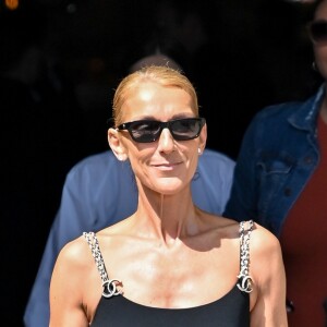 Céline Dion à la sortie de l'hôtel de Crillon à Paris le 27 juin 2019.