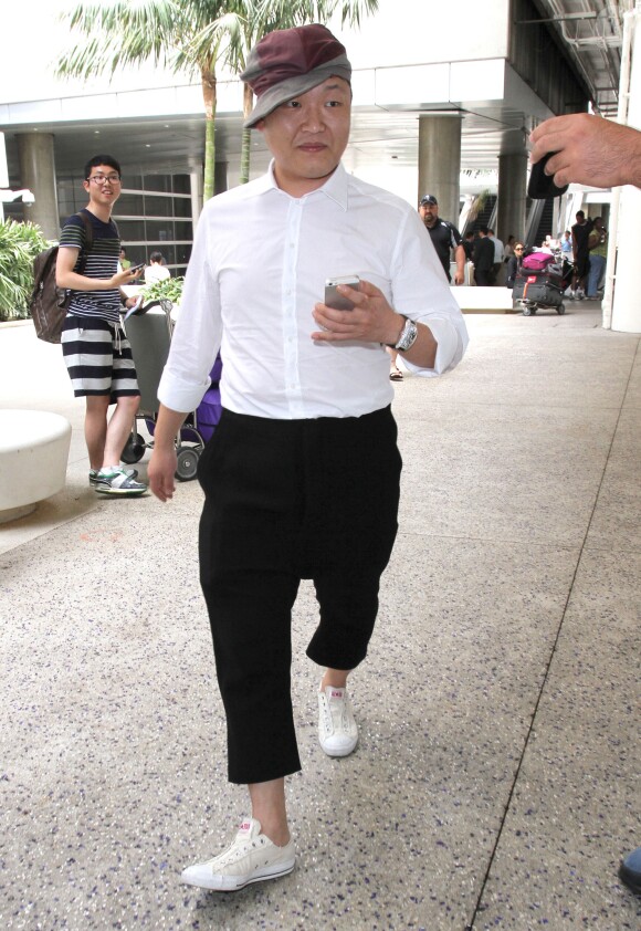 Le rappeur Psy arrive a l'aeroport de Los Angeles, le 2 juillet 2013.