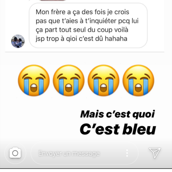 Agathe Auproux, guérie de son cancer, s'inquiète pour une tâche bleue qui est apparue entre ses doigts, comme elle le révèle le 1er juillet 2019 en story sur Instagram.