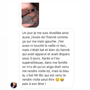 Agathe Auproux, guérie de son cancer, s'inquiète pour une tâche bleue qui est apparue entre ses doigts, comme elle le révèle le 1er juillet 2019 en story sur Instagram.