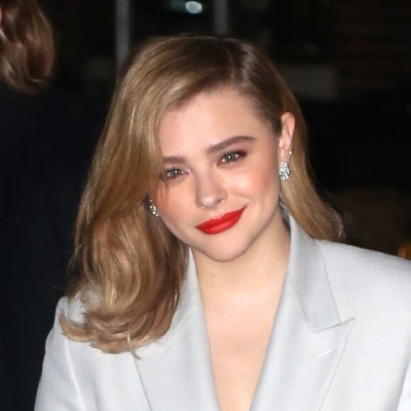 Chloe Grace Moretz arrive à la soirée "The Museum Of Modern Art Film Benefit Presented By CHANEL" en hommage à Martin Scorsese au MoMa à New York, le 19 novembre 2018.