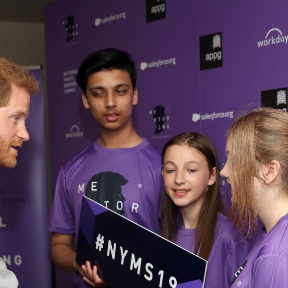 Le prince Harry, Mahir Rahman, Shauna Waldron et Julia Antonczuk - Le prince Harry assiste à l'événement caritatif "Diana Award National Youth Mentoring Summit" à Londres, le 2 juillet 2019.
