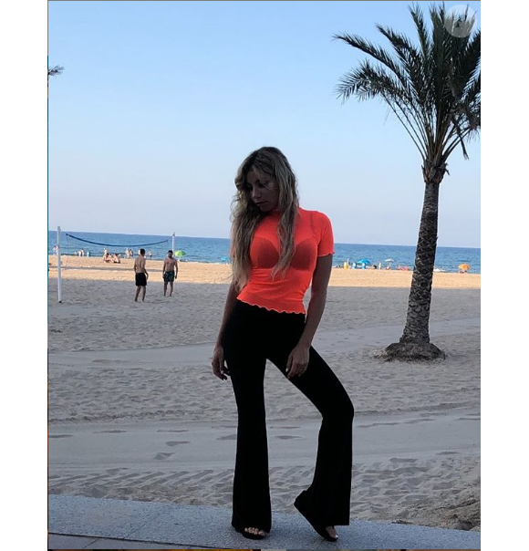Lola Marois à la plage, en Espagne, le 2 juillet 2019
