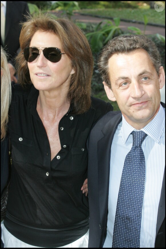Nicolas Sarkozy et Cécilia Attias à Neuilly-sur-Seine, le 22 avril 2007.