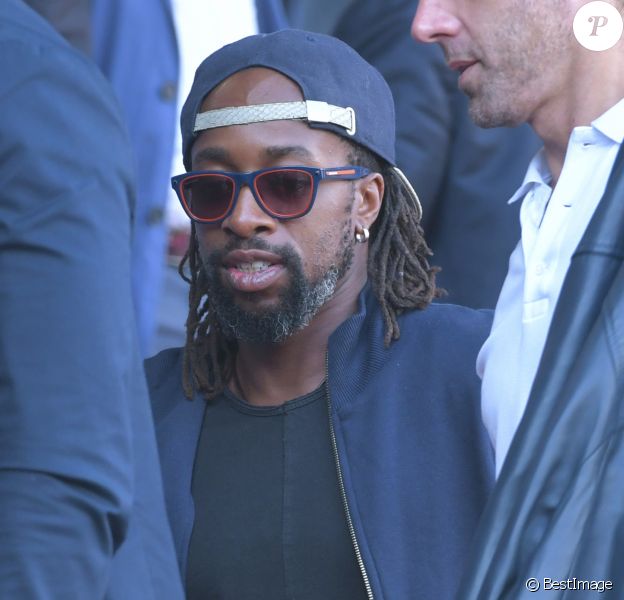 Sidney Govou dans les tribunes du parc des princes lors du match de football de ligue 1, le Paris Saint-Germain (PSG) contre Angers sporting club de l'Ouest (Angers SCO) à Paris, France, le 26 août 2018. Paris a gagné 3-1. © Giancarlo Gorassini/Bestimage