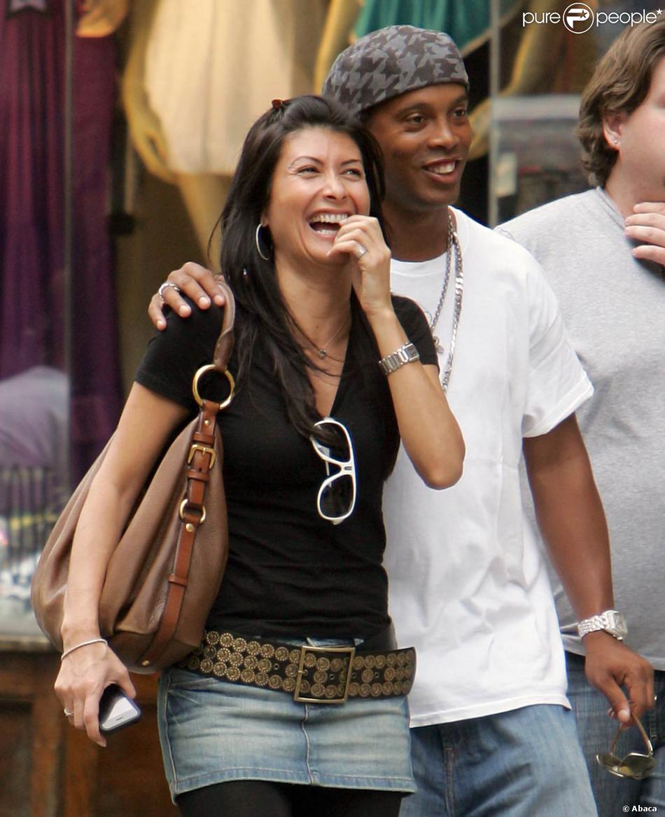 Ronaldinho et sa nouvelle copine à New York, au début du ...