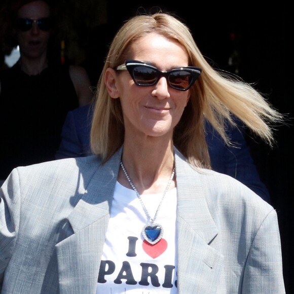 Celine Dion à la sortie de l'hôtel de Crillon à Paris pendant la fashion week Haute-Couture automne-hiver 2019/2020 le 3 juillet 2019.