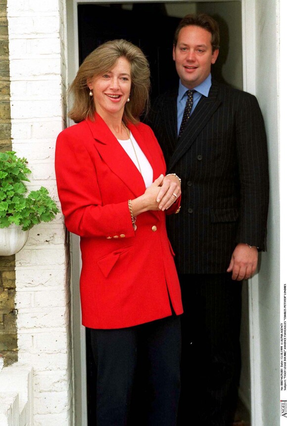 Tiggy Legge-Bourke, ancienne nounou du prince Harry, en octobre 1999 lors de l'annonce de ses fiançailles avec Charles Pettifer.
