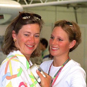 Tiggy Legge-Bourke, ancienne nounou du prince Harry, et Zara Phillips en juillet 1999 au Grand Prix de Silverstone.